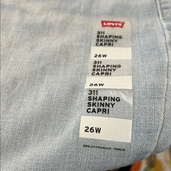 Levi's Women's Cropped Light Blue Jeans - Picture 10 of 16